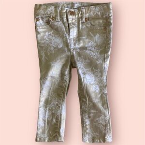 Baby Girl 7 For All Mankind Gold & White Floral Print Slim Fit jeans. Size 18 mo